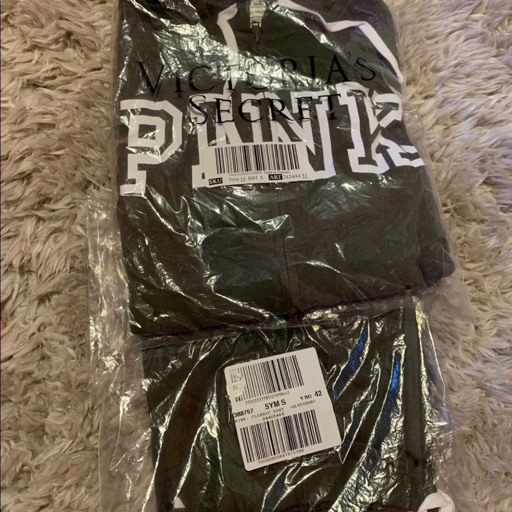 PINK Sweat Outfit Olive